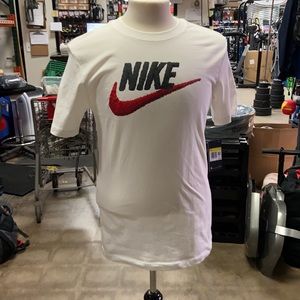 Nike Men’s White T-Shirt Size Small